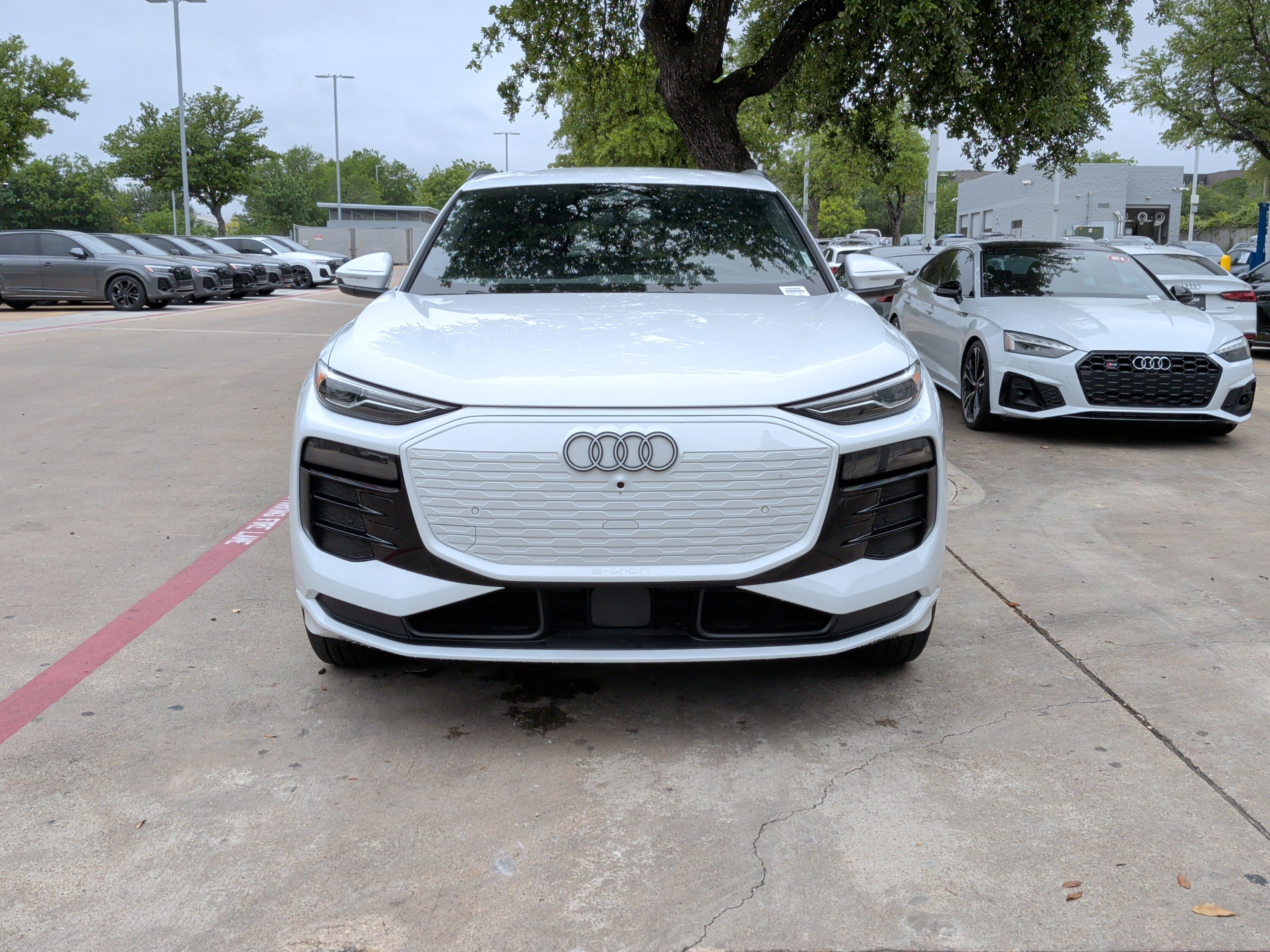 Certified 2025 Audi Q6 e-tron Premium w/ Convenience Package RWD image 3