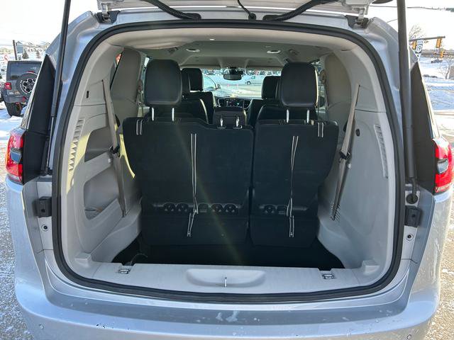 Certified 2024 Chrysler Pacifica Touring-L image 19
