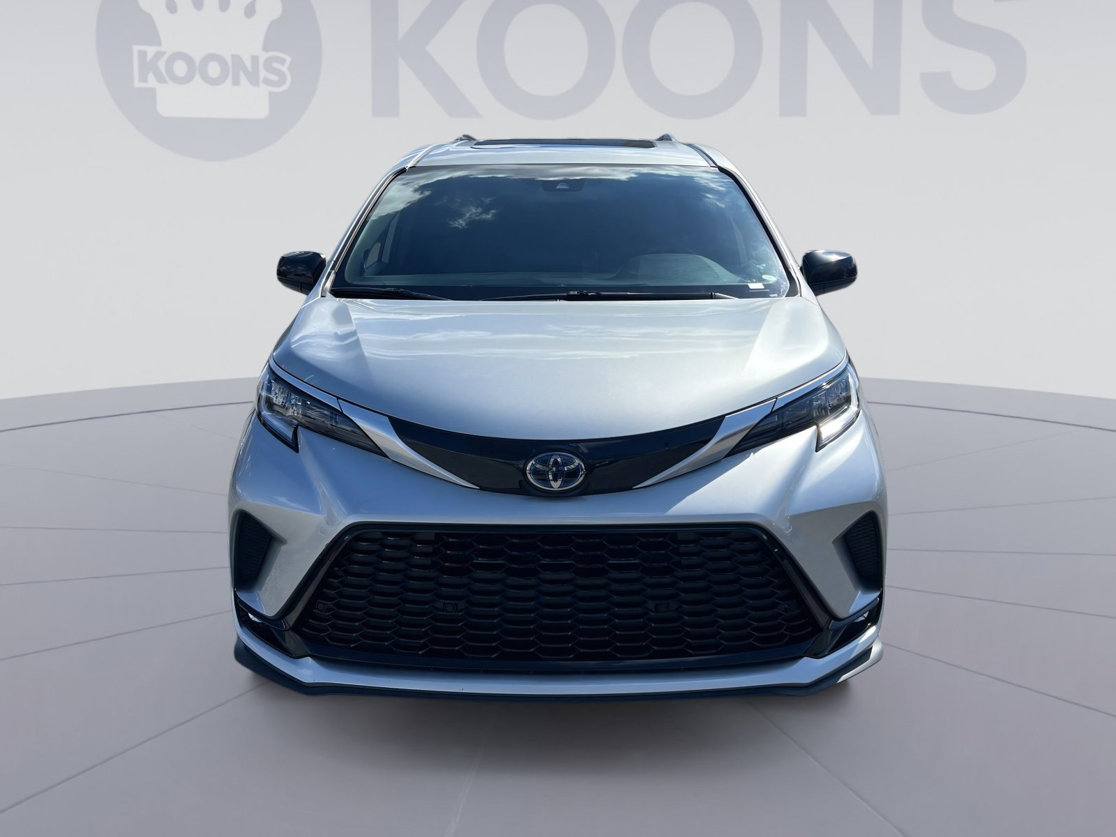 Used 2023 Toyota Sienna XSE w/ XSE Plus Package image 11