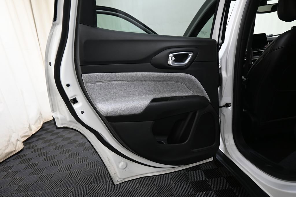 Used 2023 Jeep Compass Latitude image 22