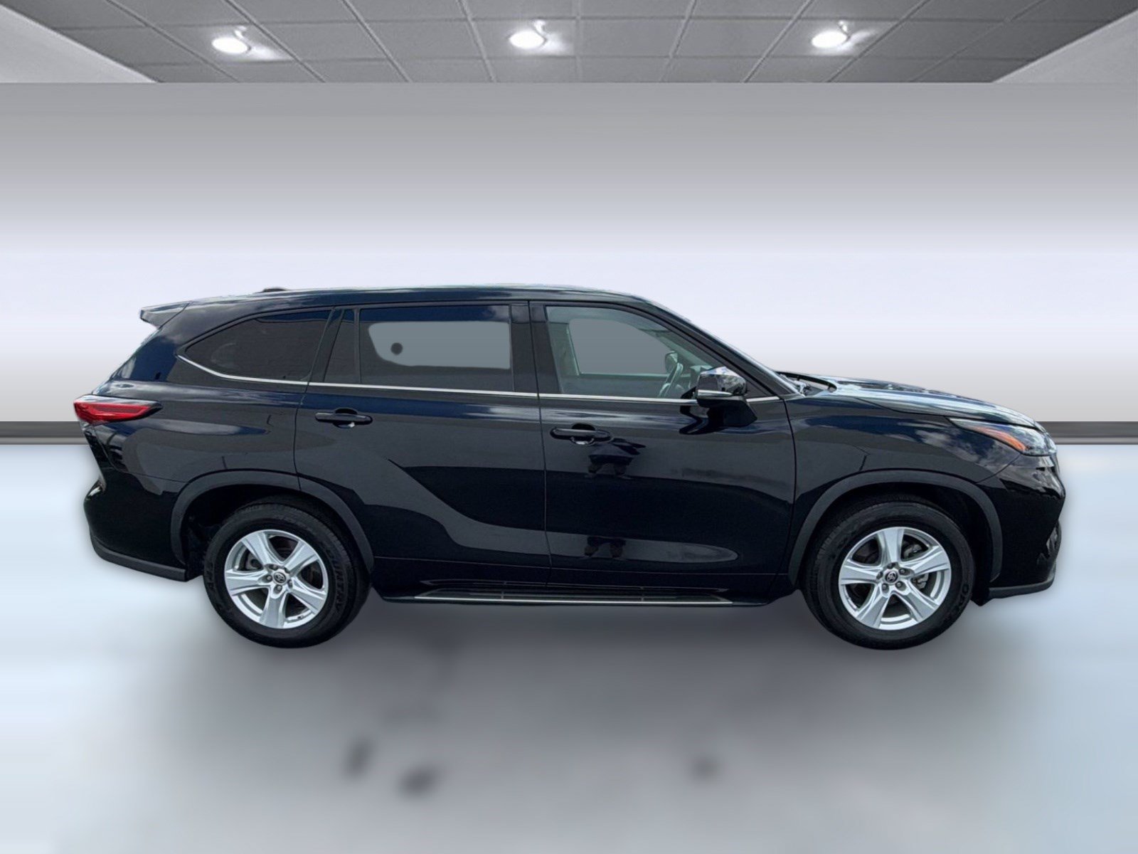 Used 2022 Toyota Highlander LE FWD image 8