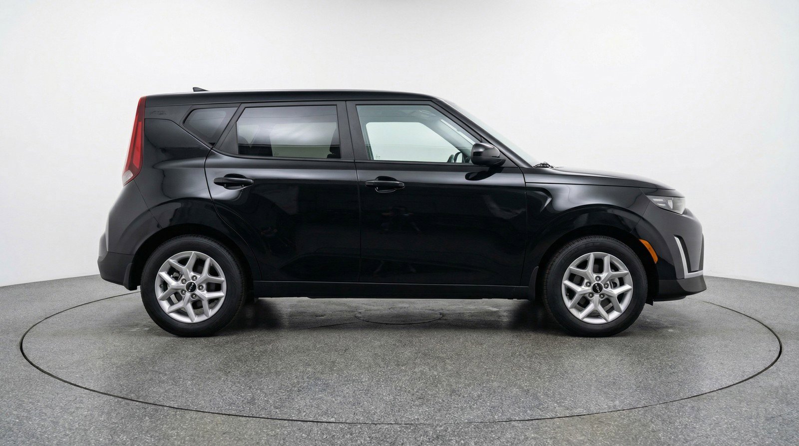 Used 2025 Kia Soul LX w/ LX Technology Package FWD image 11