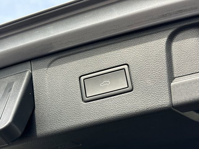 Used 2025 Volkswagen Atlas SEL Premium R-Line image 14