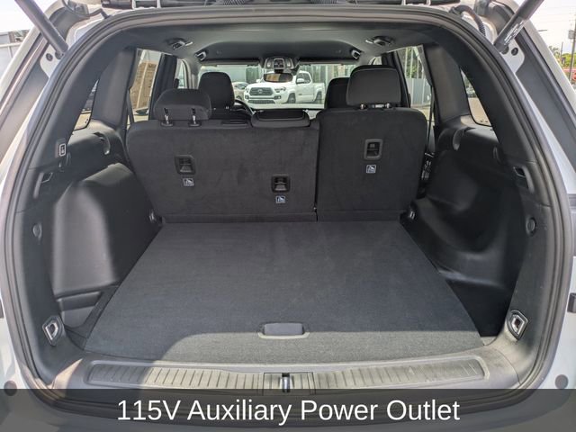 Used 2024 Jeep Grand Cherokee Laredo w/ Luxury Tech Group I AWD/4WD image 14