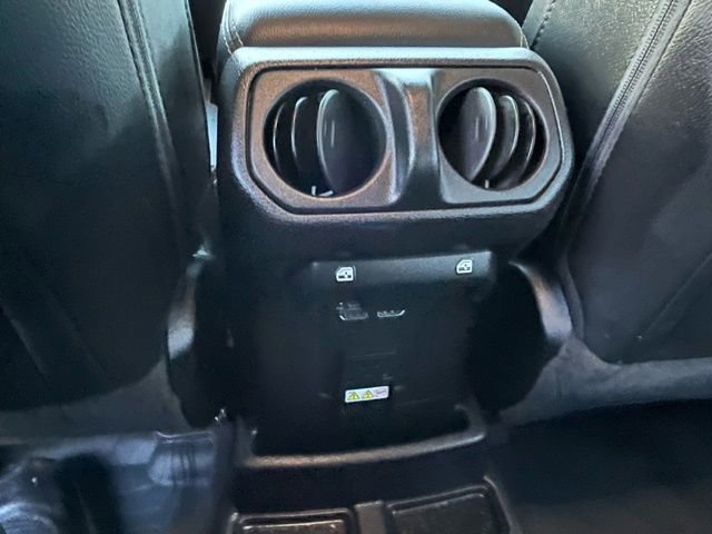 Used 2020 Jeep Wrangler Unlimited Sahara image 27