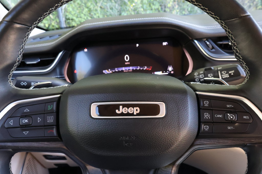Used 2022 Jeep Grand Cherokee L Limited AWD/4WD image 28