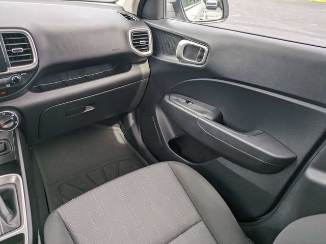 Used 2025 Hyundai Venue SE FWD image 17