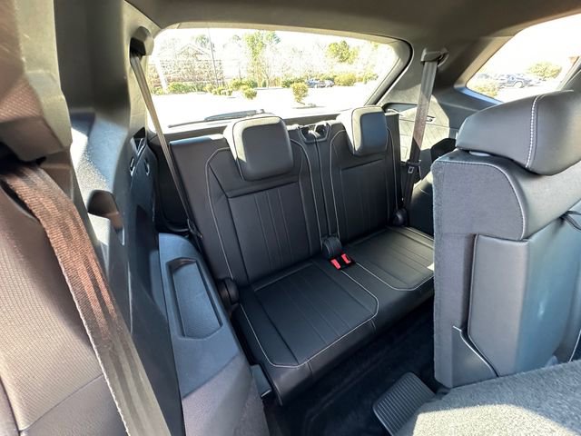 Used 2023 Volkswagen Tiguan SE R-Line image 18
