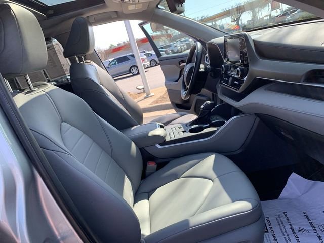 Used 2021 Toyota Highlander XLE image 14
