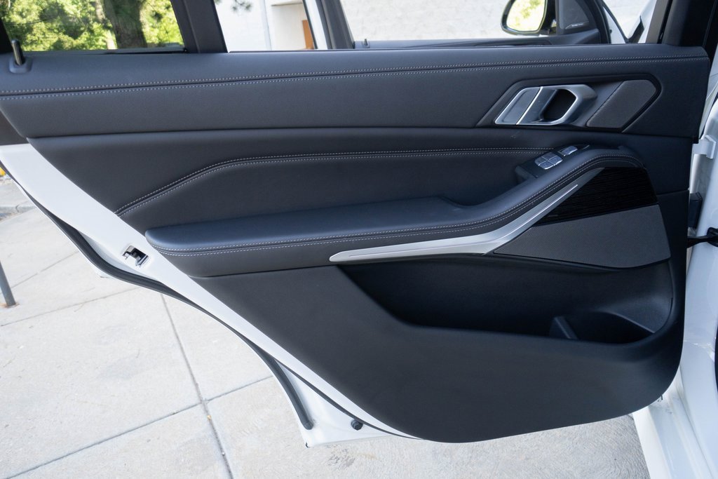 Used 2020 BMW X7 M50i w/ Dynamic Handling Package image 19