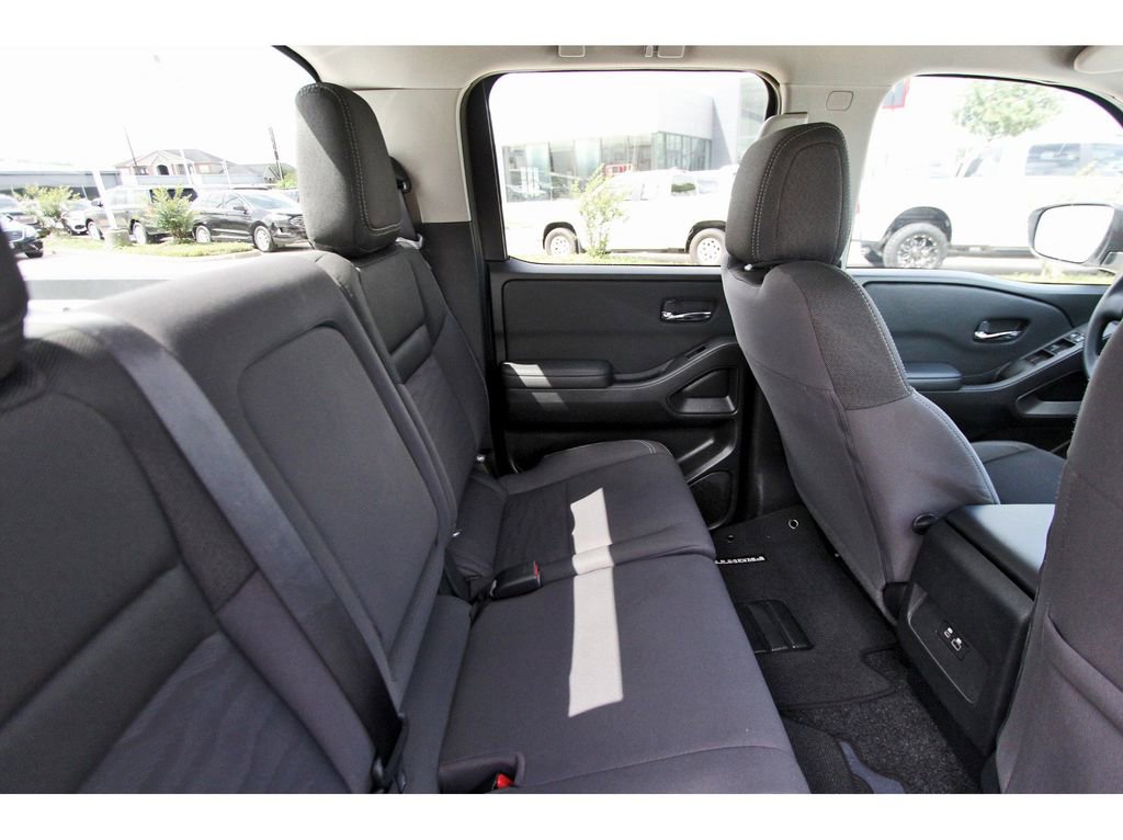 Used 2024 Nissan Frontier SV w/ Technology Package image 10