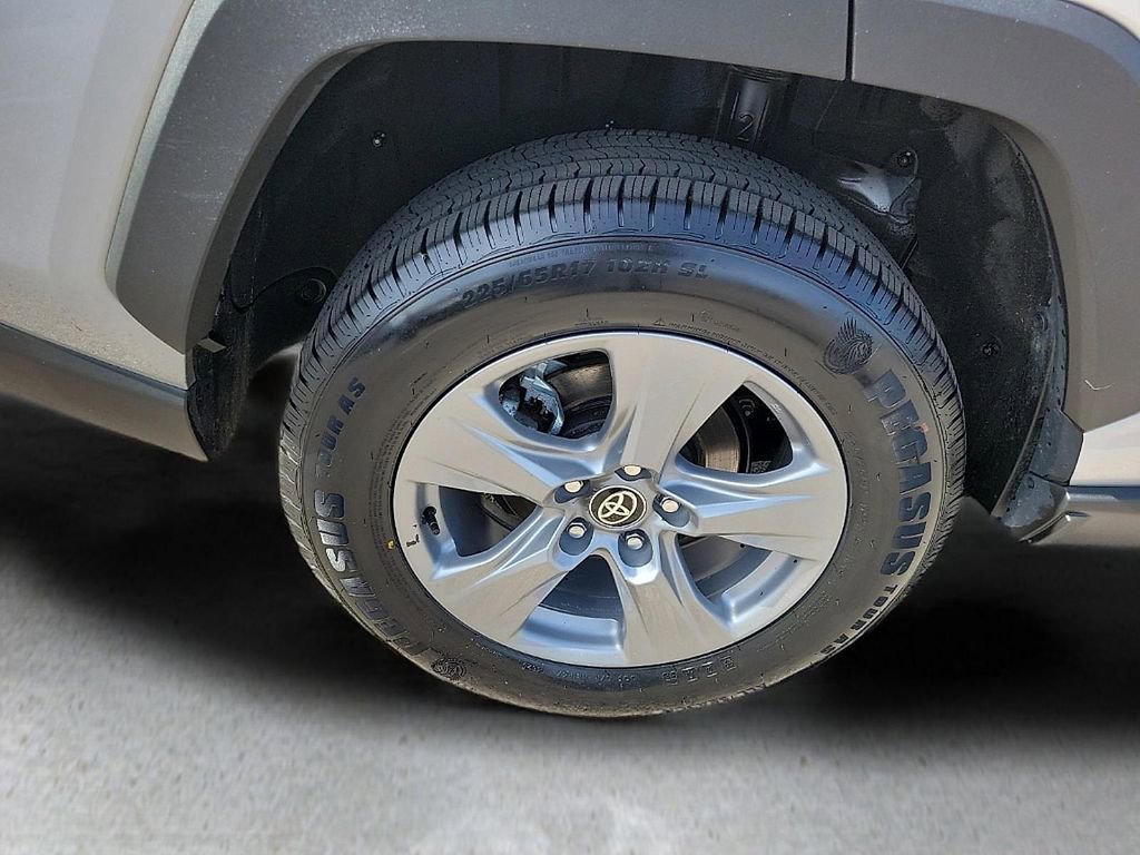 Used 2025 Toyota RAV4 XLE image 7