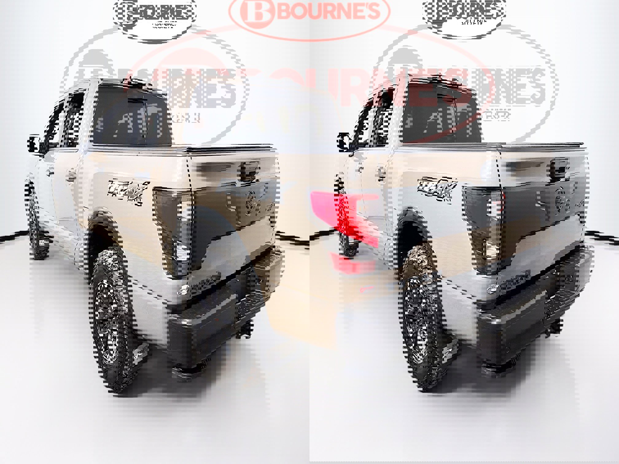 Used 2024 Nissan Titan PRO-4X w/ Pro-4x Convenience Package image 8