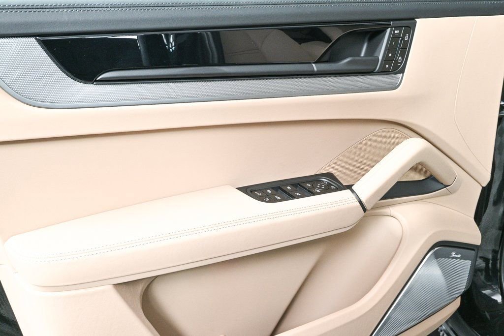 Used 2025 Porsche Cayenne S image 7