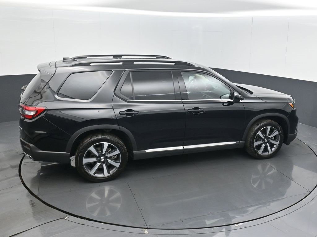 Certified 2025 Honda Pilot Touring image 24