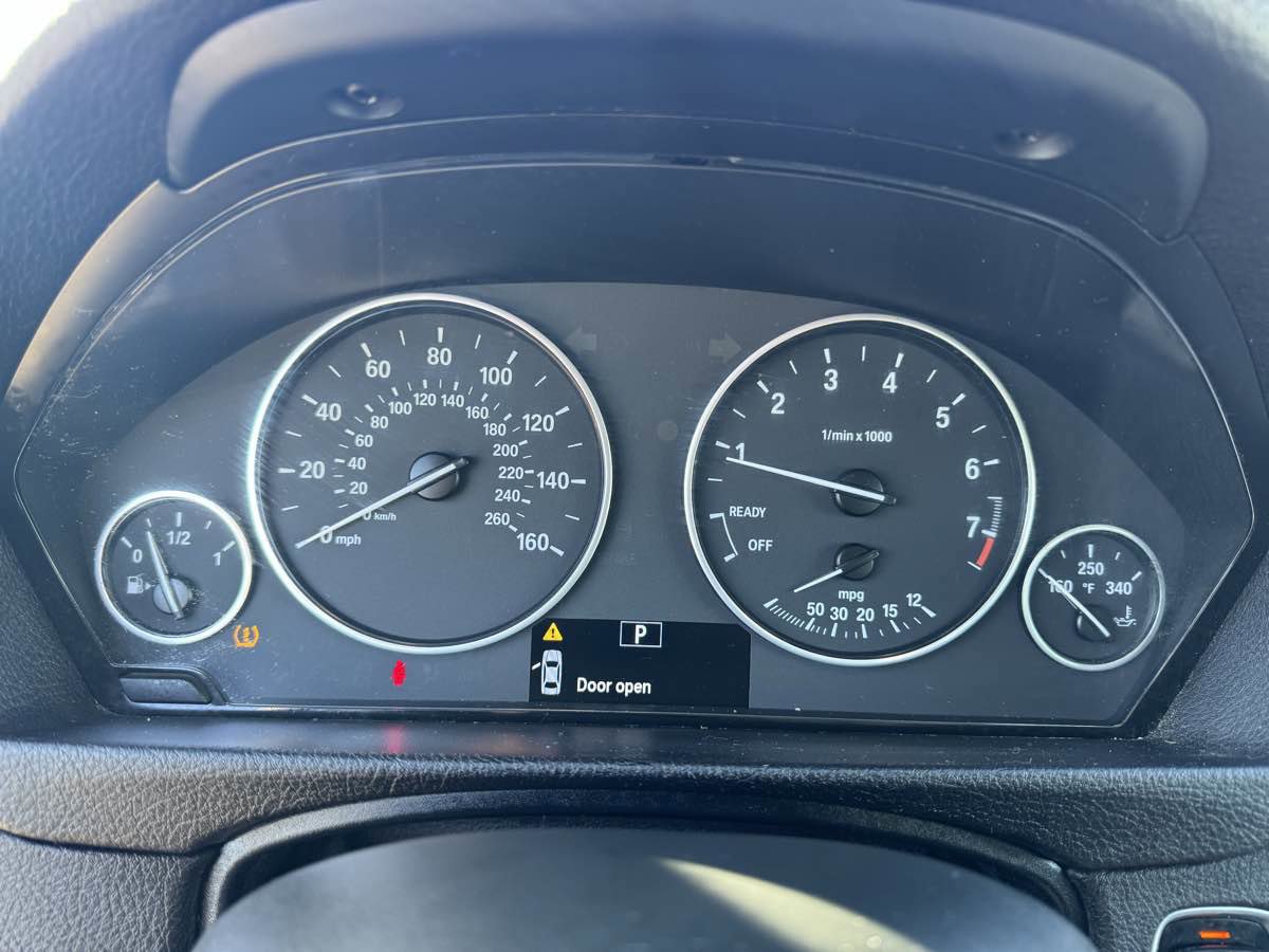 Used 2016 BMW 320i Sedan RWD image 28