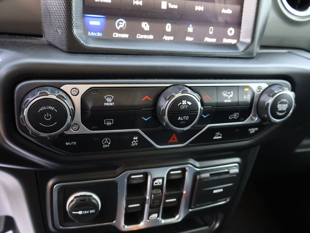 Used 2023 Jeep Wrangler Unlimited Sahara AWD/4WD image 24