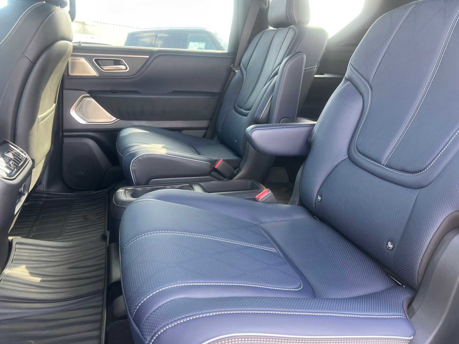 New 2026 INFINITI QX80 4WD w/ Sport Exterior Package image 30