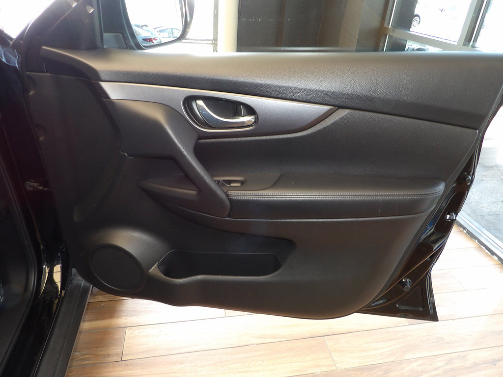 Used 2016 Nissan Rogue S FWD image 12