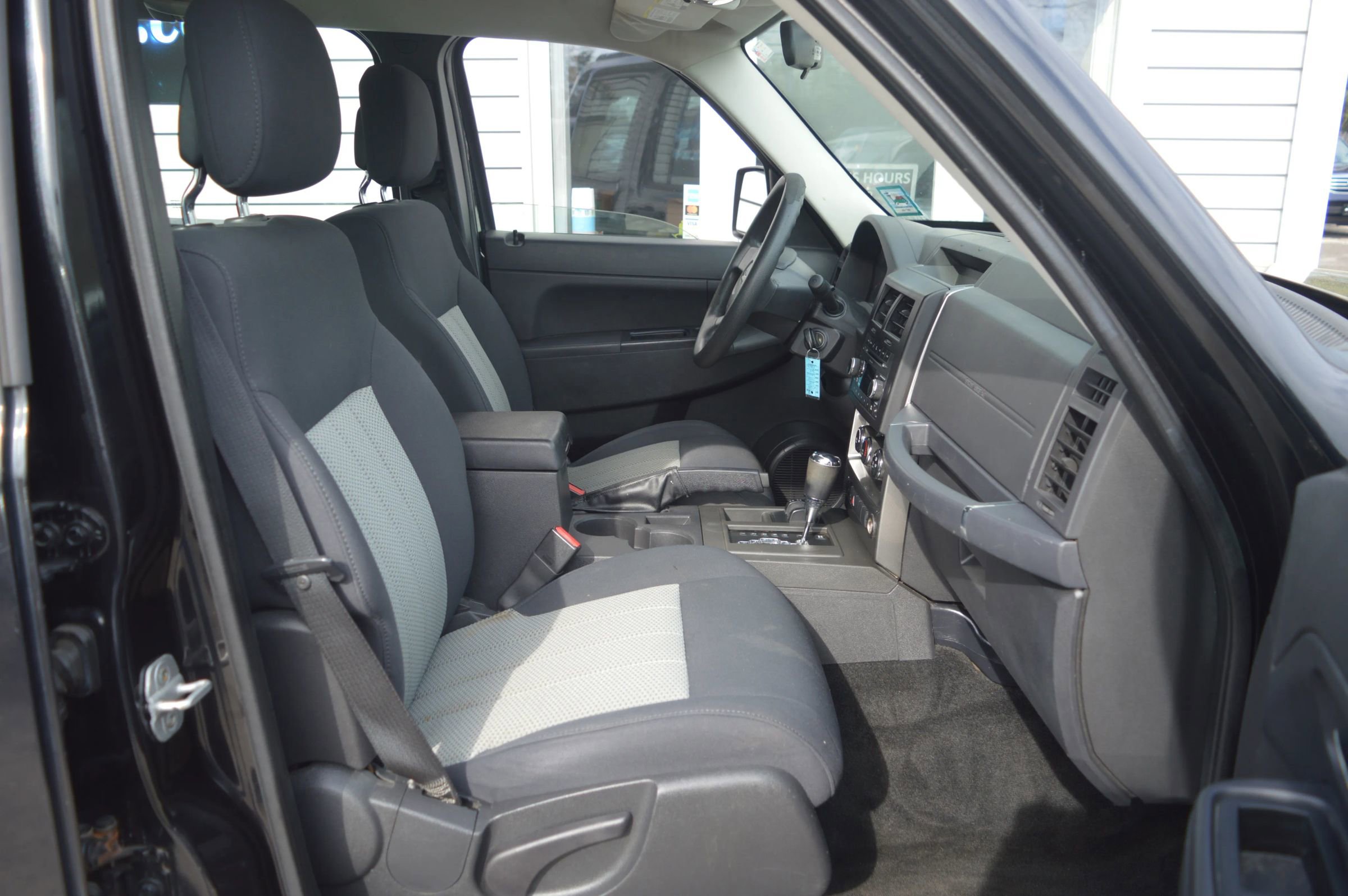 Used 2010 Jeep Liberty Sport image 16