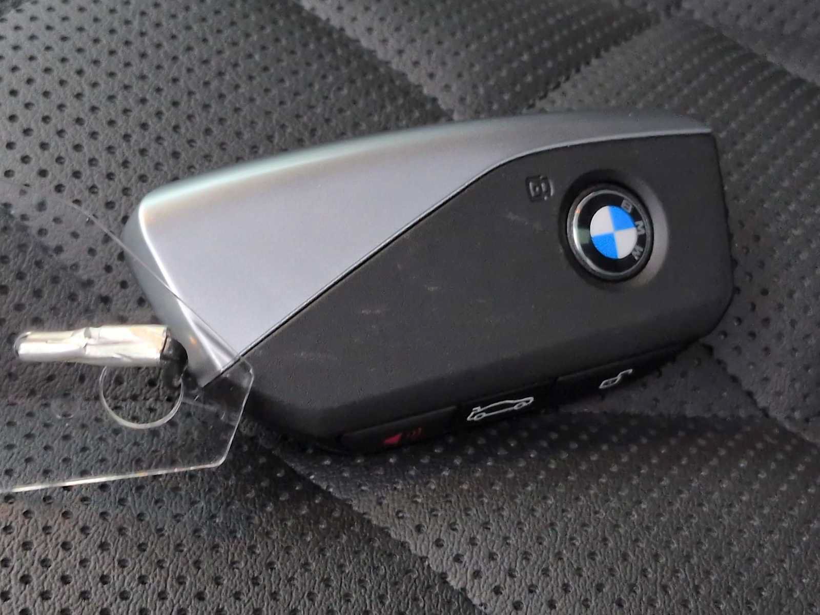 Used 2026 BMW X5 xDrive50e w/ M Sport Package AWD/4WD image 39
