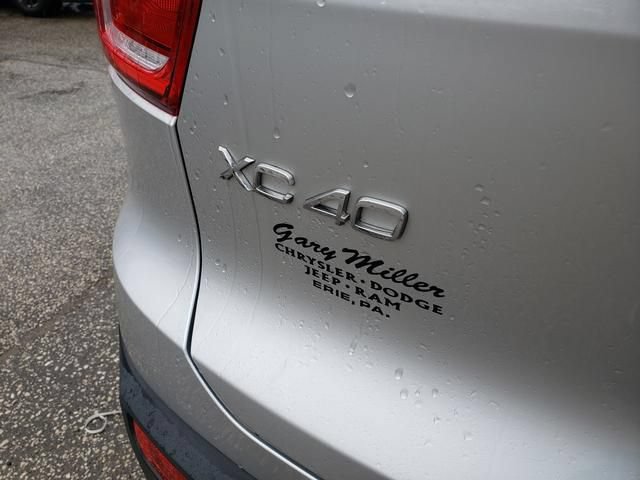 Used 2019 Volvo XC40 T4 Inscription FWD image 18