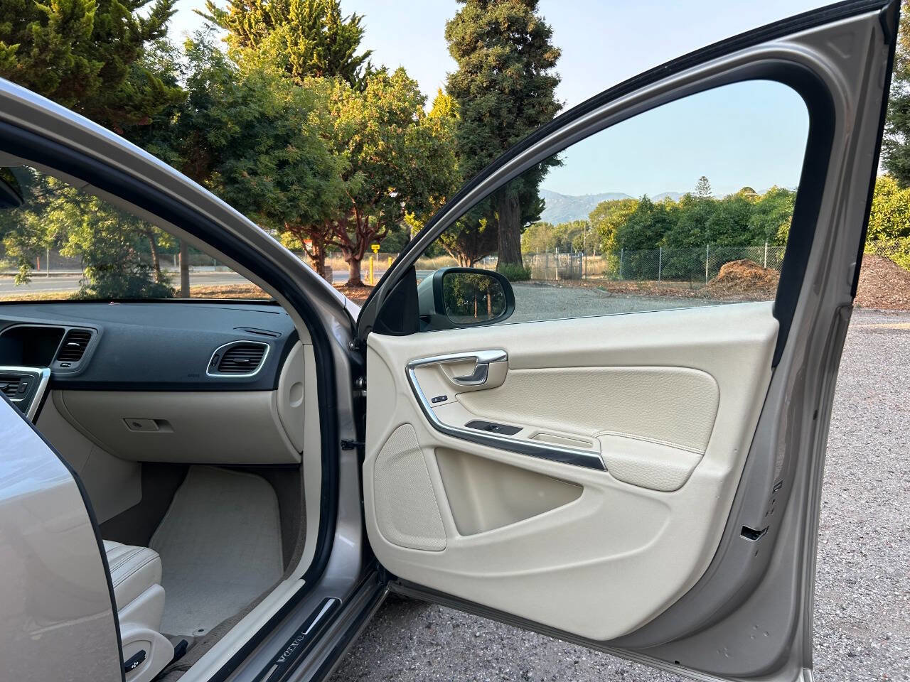 Used 2014 Volvo S60 T5 image 28