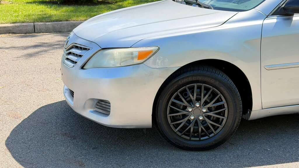 Used 2011 Toyota Camry LE FWD image 3