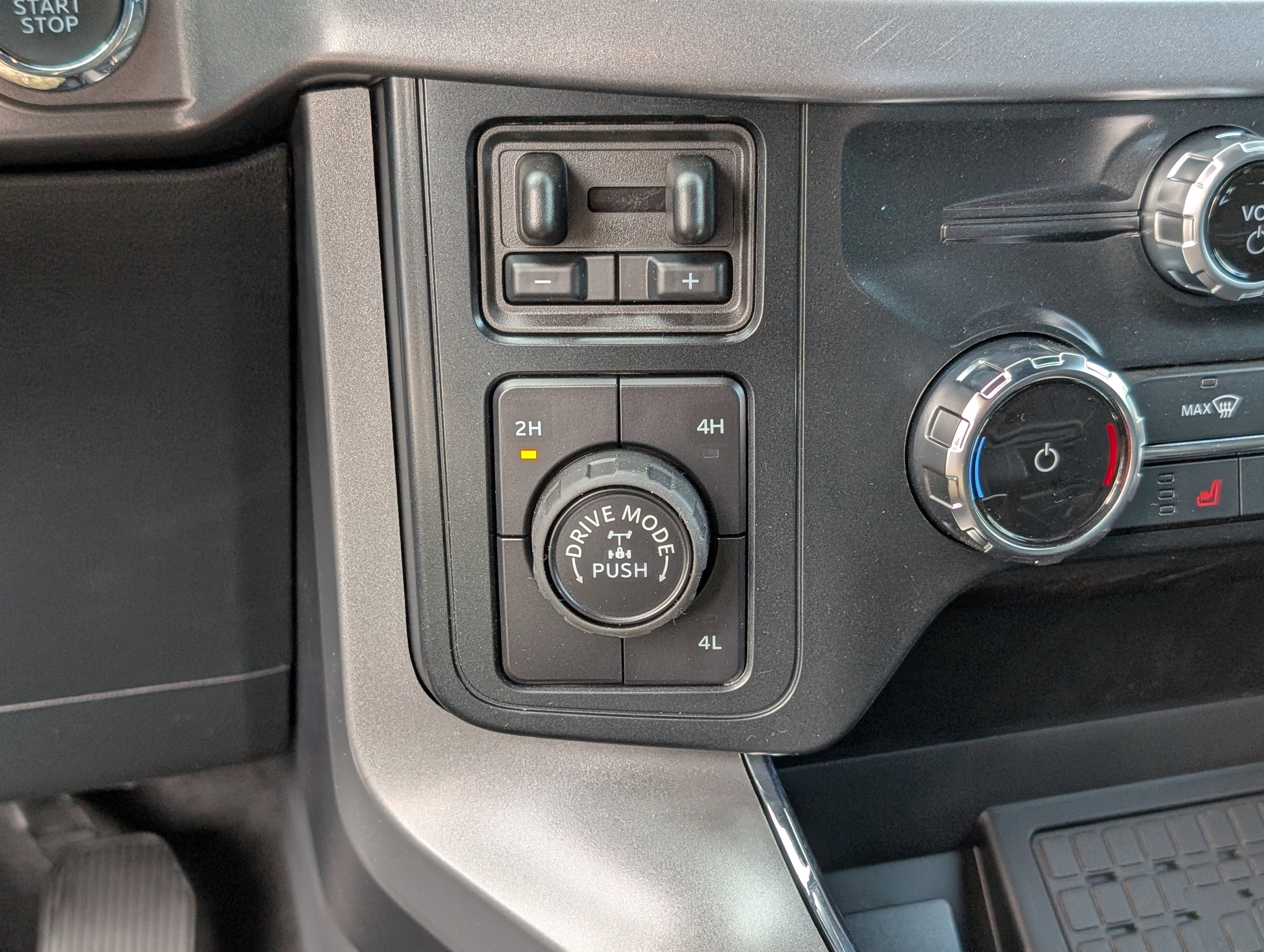 New 2025 Ford F150 XLT w/ Equipment Group 302A MID image 24