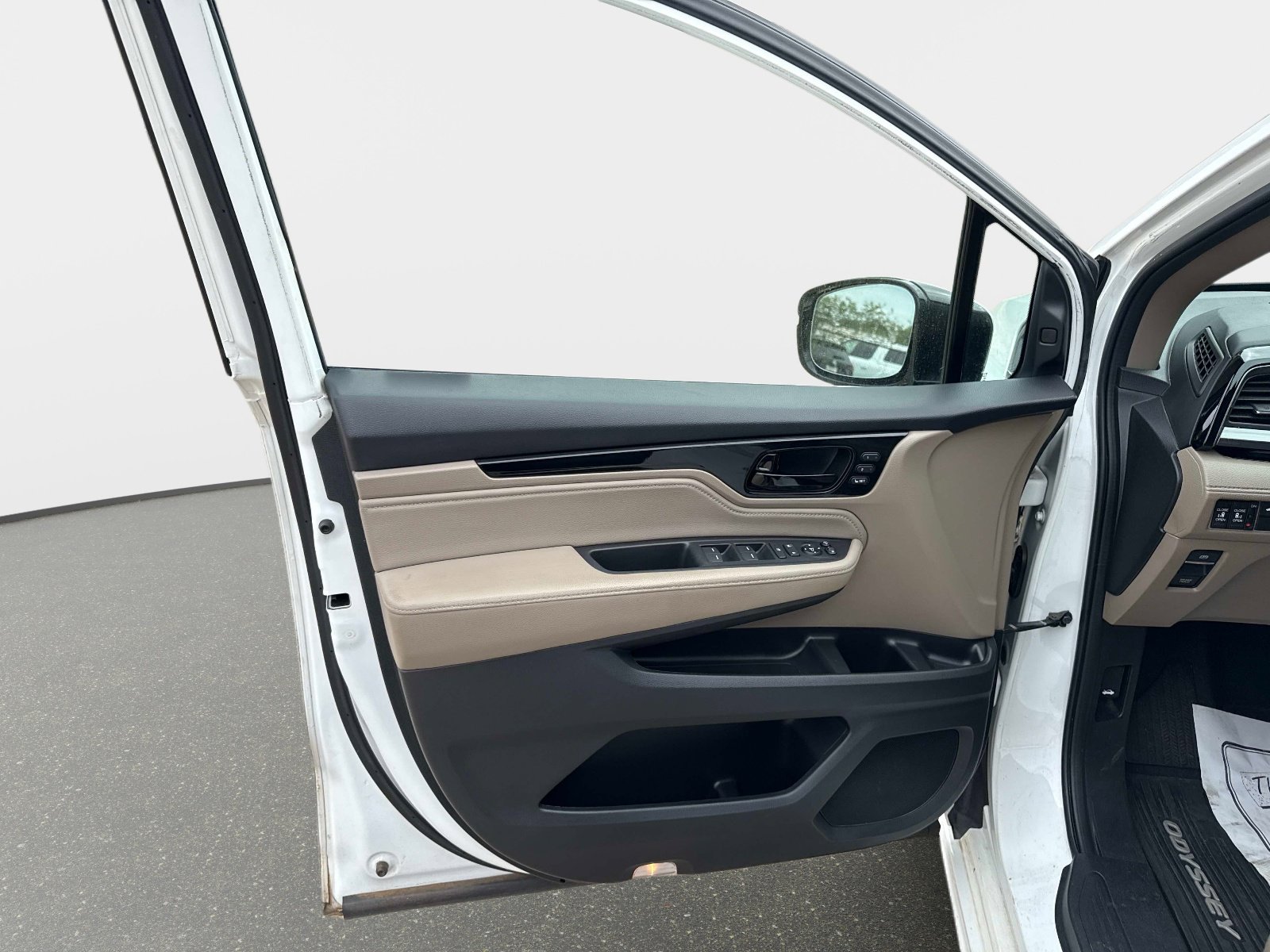 Used 2022 Honda Odyssey Elite image 17