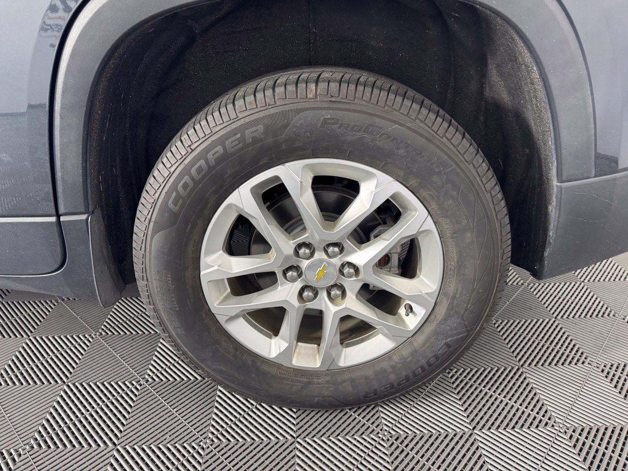 Used 2019 Chevrolet Traverse LT w/ LPO, Cargo Package FWD image 13