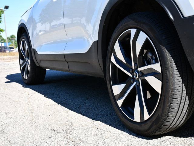Used 2023 Volvo XC40 B5 Plus w/ Driver Assist Package AWD/4WD image 10