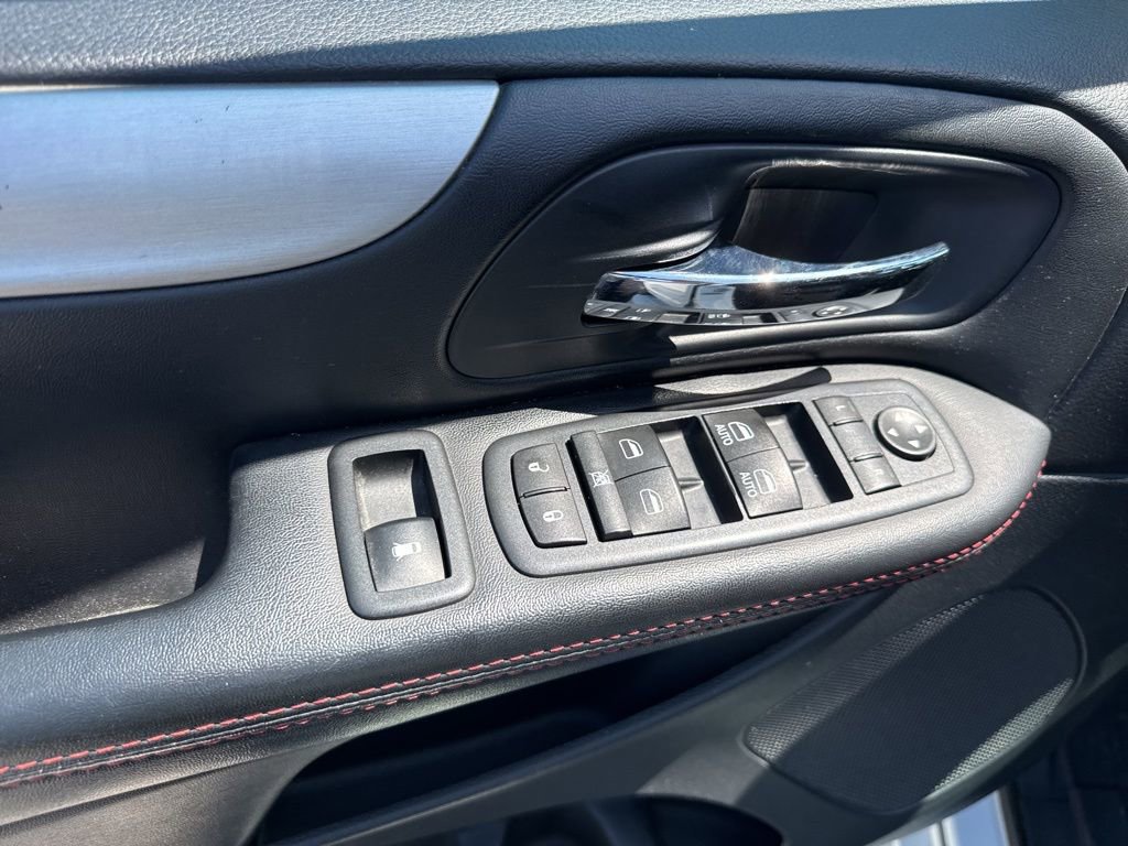 Used 2016 Dodge Grand Caravan R/T FWD image 11