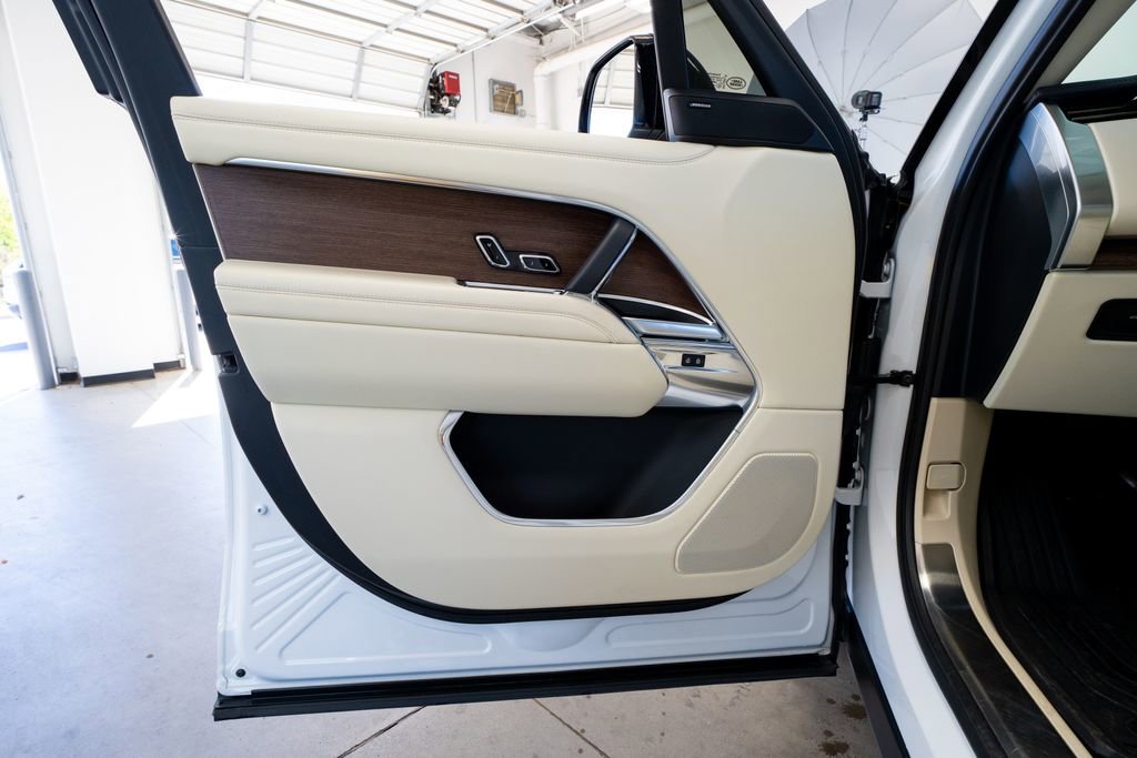 Used 2024 Land Rover Range Rover Long Wheelbase SE image 27