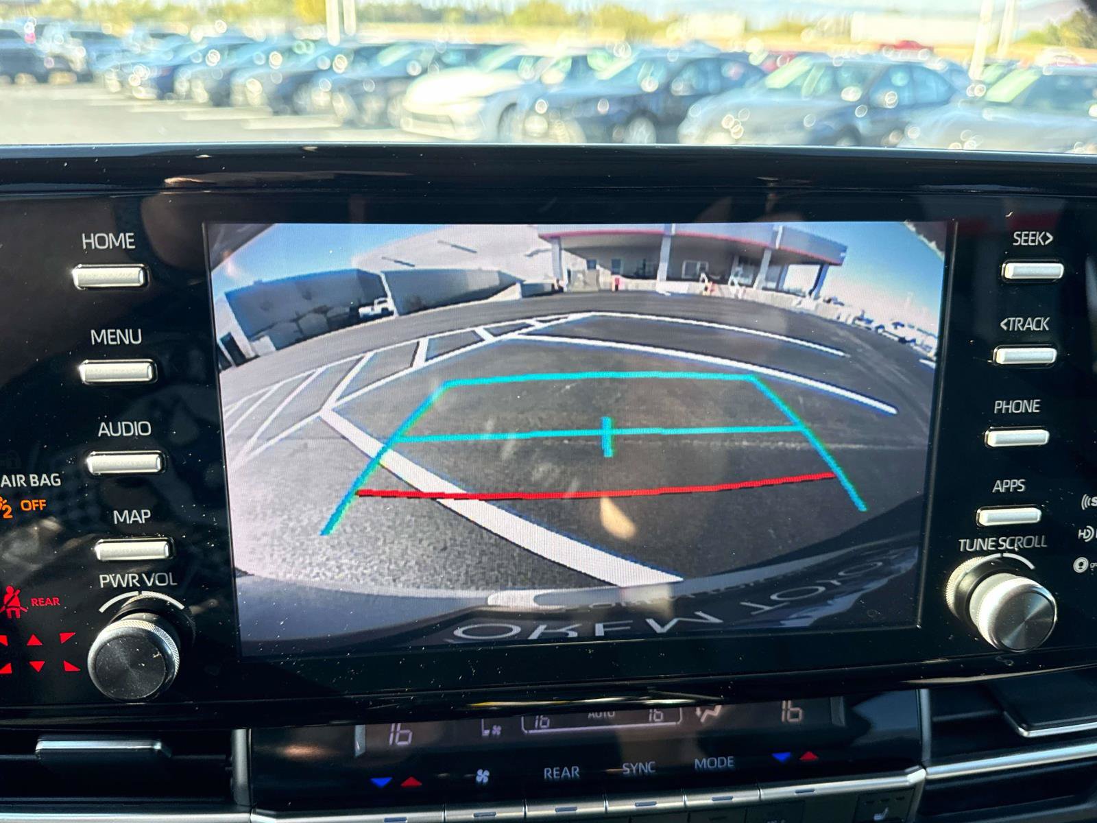 Used 2023 Toyota Sienna XLE FWD image 23