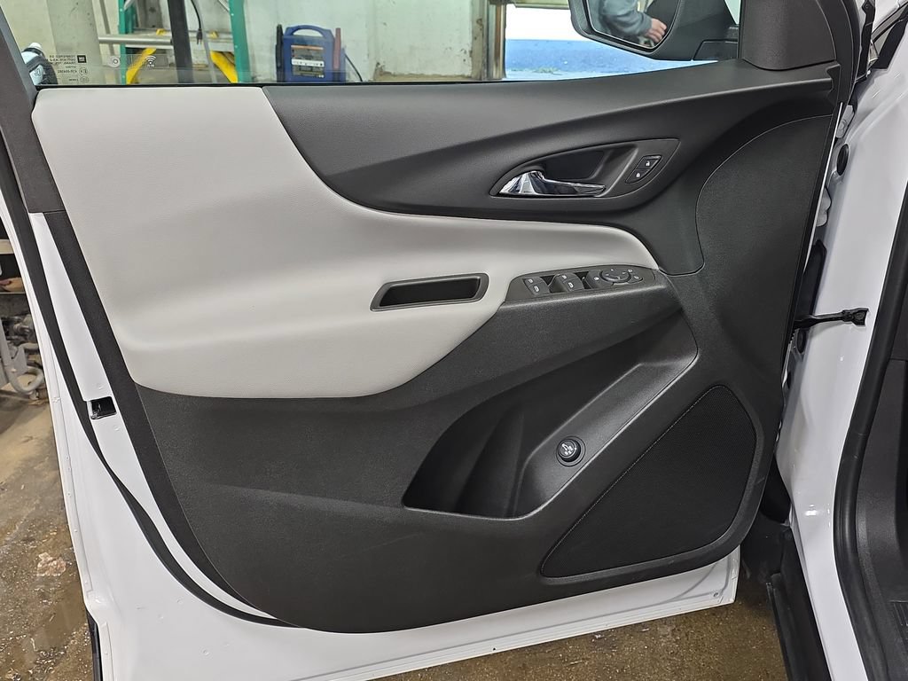 Used 2024 Chevrolet Equinox LT w/ LPO, Floor Liner Package FWD image 29
