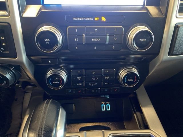 Used 2016 Ford F150 Platinum w/ Equipment Group 701A Luxury AWD/4WD image 22