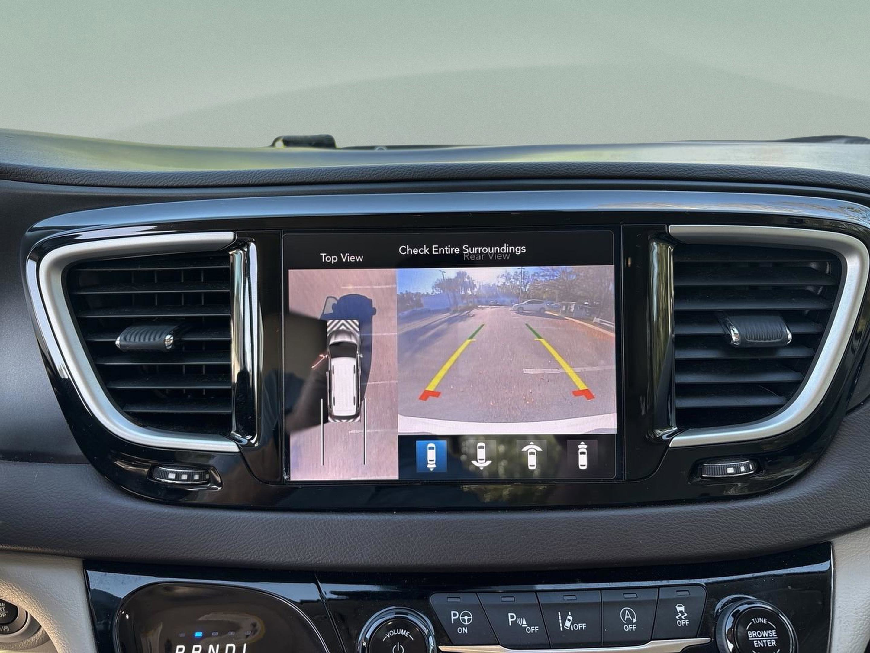 Used 2020 Chrysler Pacifica Touring-L Plus w/ Tire & Wheel Group image 26