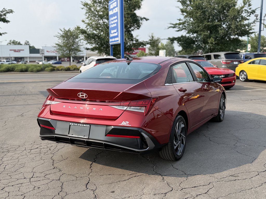 Used 2025 Hyundai Elantra SEL FWD image 6