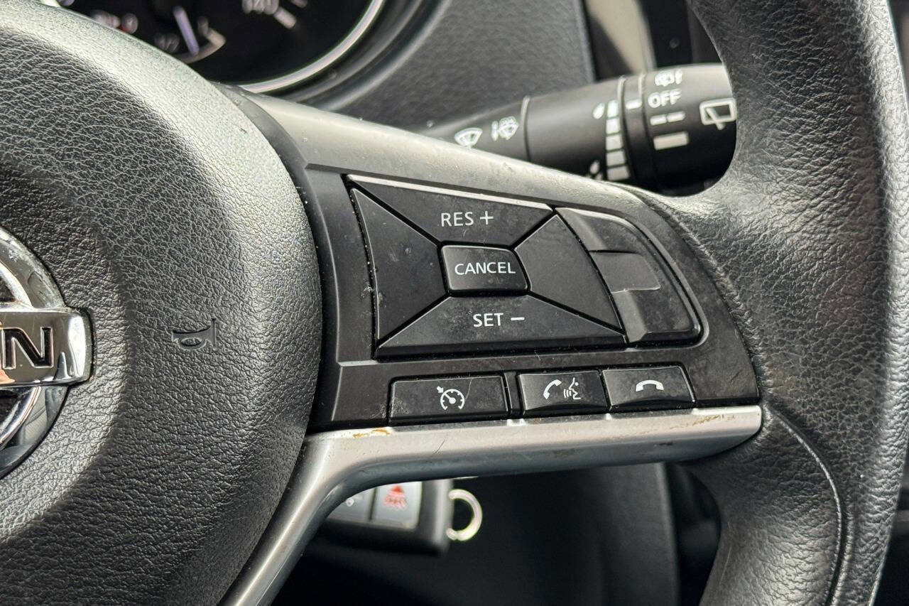 Used 2017 Nissan Rogue S AWD/4WD image 25