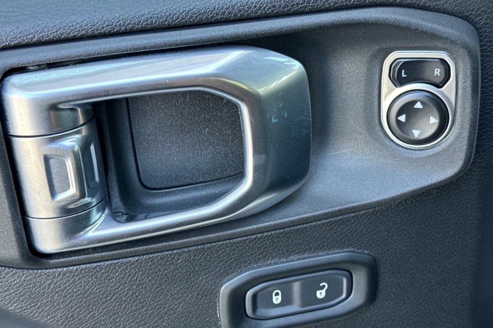 Used 2024 Jeep Wrangler Unlimited AWD/4WD image 11