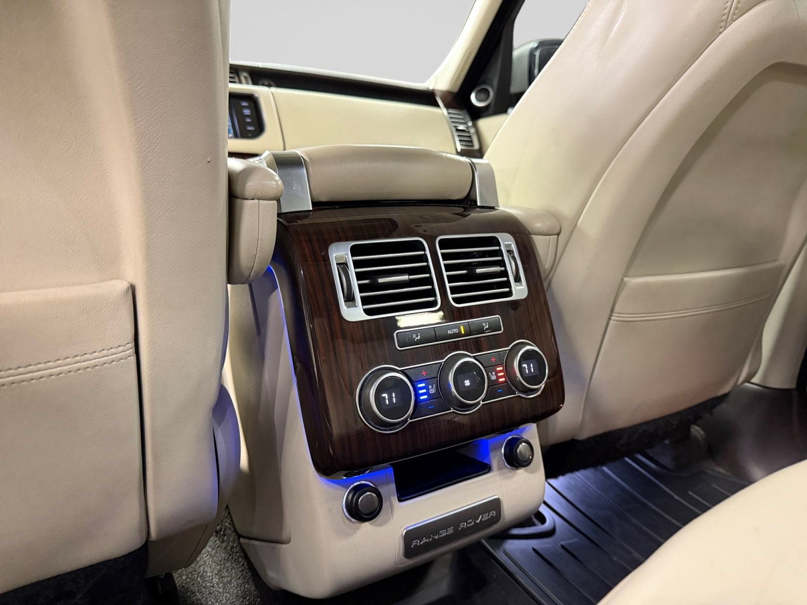 Used 2015 Land Rover Range Rover Supercharged AWD/4WD image 35