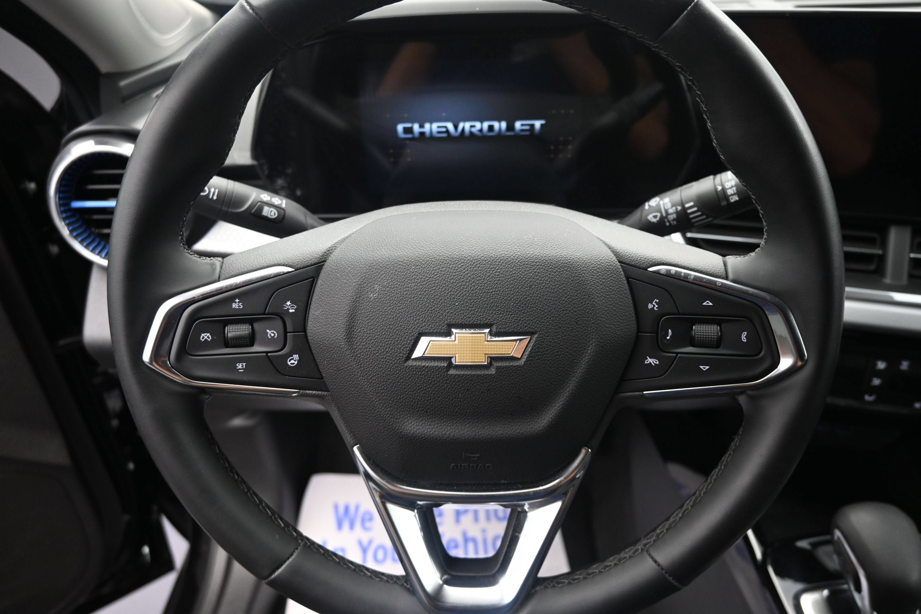 Used 2025 Chevrolet Trax LT w/ LT Convenience Package FWD image 11