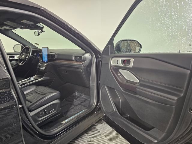Used 2020 Ford Explorer Platinum w/ Premium Technology Package image 12