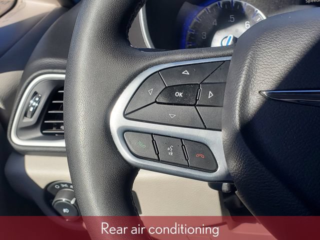 Used 2024 Chrysler Pacifica Touring-L FWD image 13