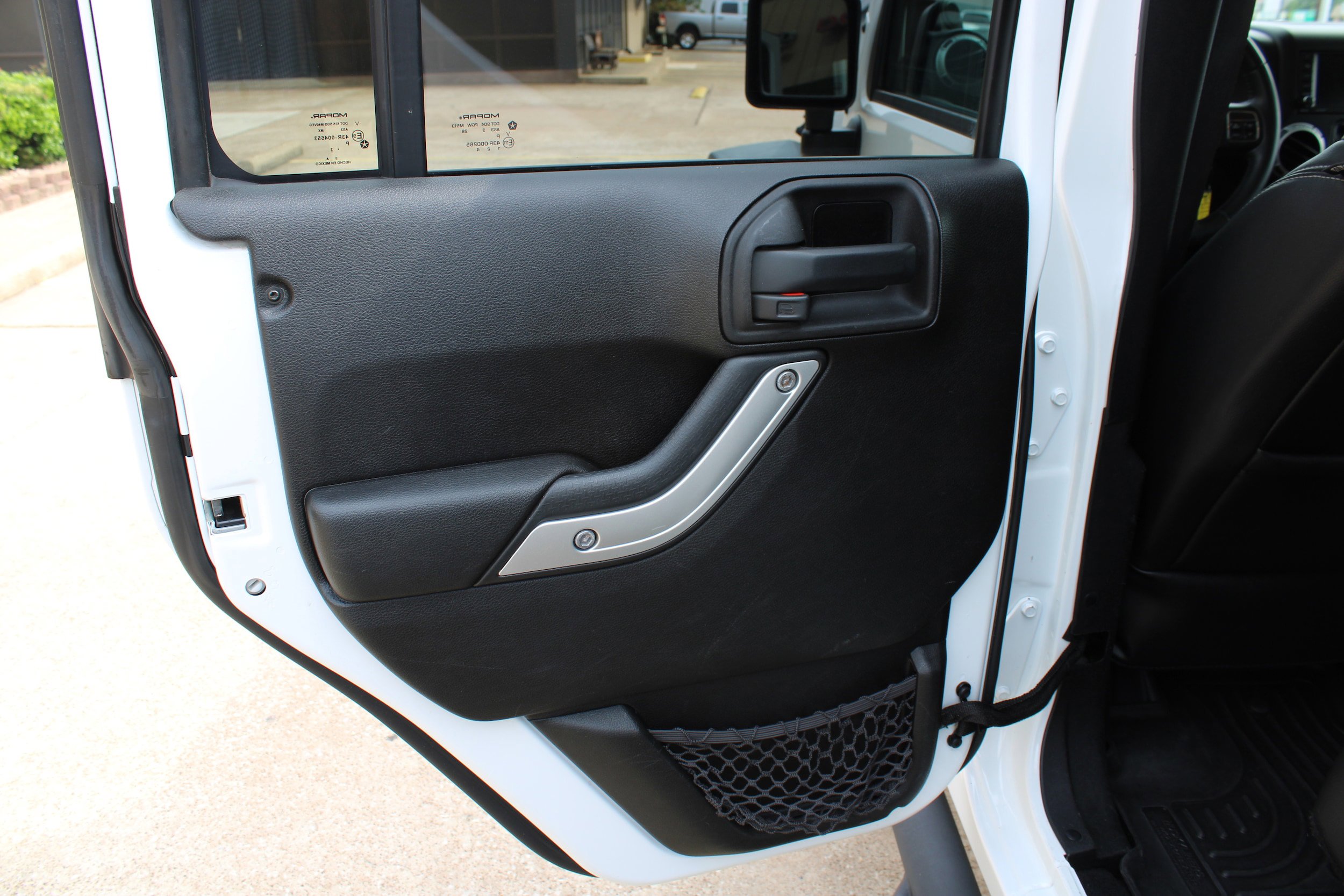 Used 2014 Jeep Wrangler Unlimited Rubicon w/ Connectivity Group AWD/4WD image 19