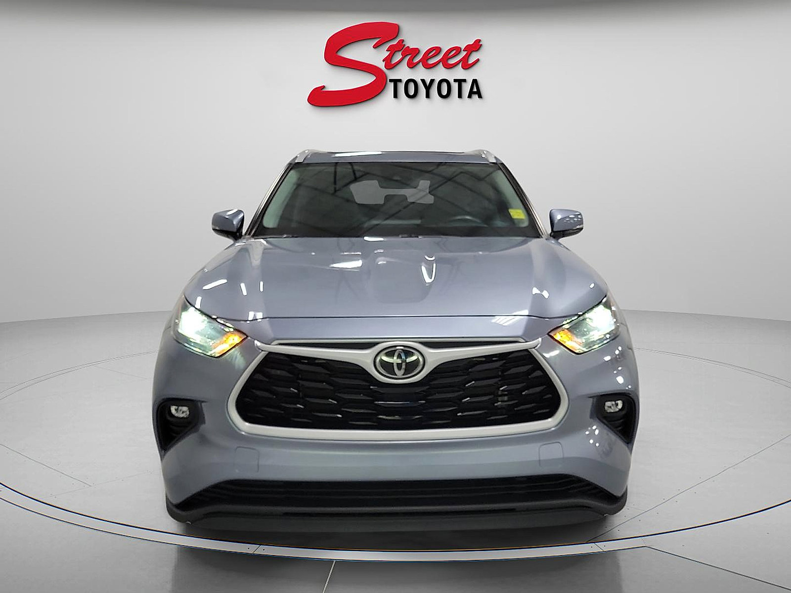 Used 2022 Toyota Highlander XLE image 6