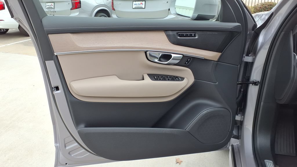 New 2026 Volvo XC90 B6 Plus w/ Protection Package Premier AWD/4WD image 13
