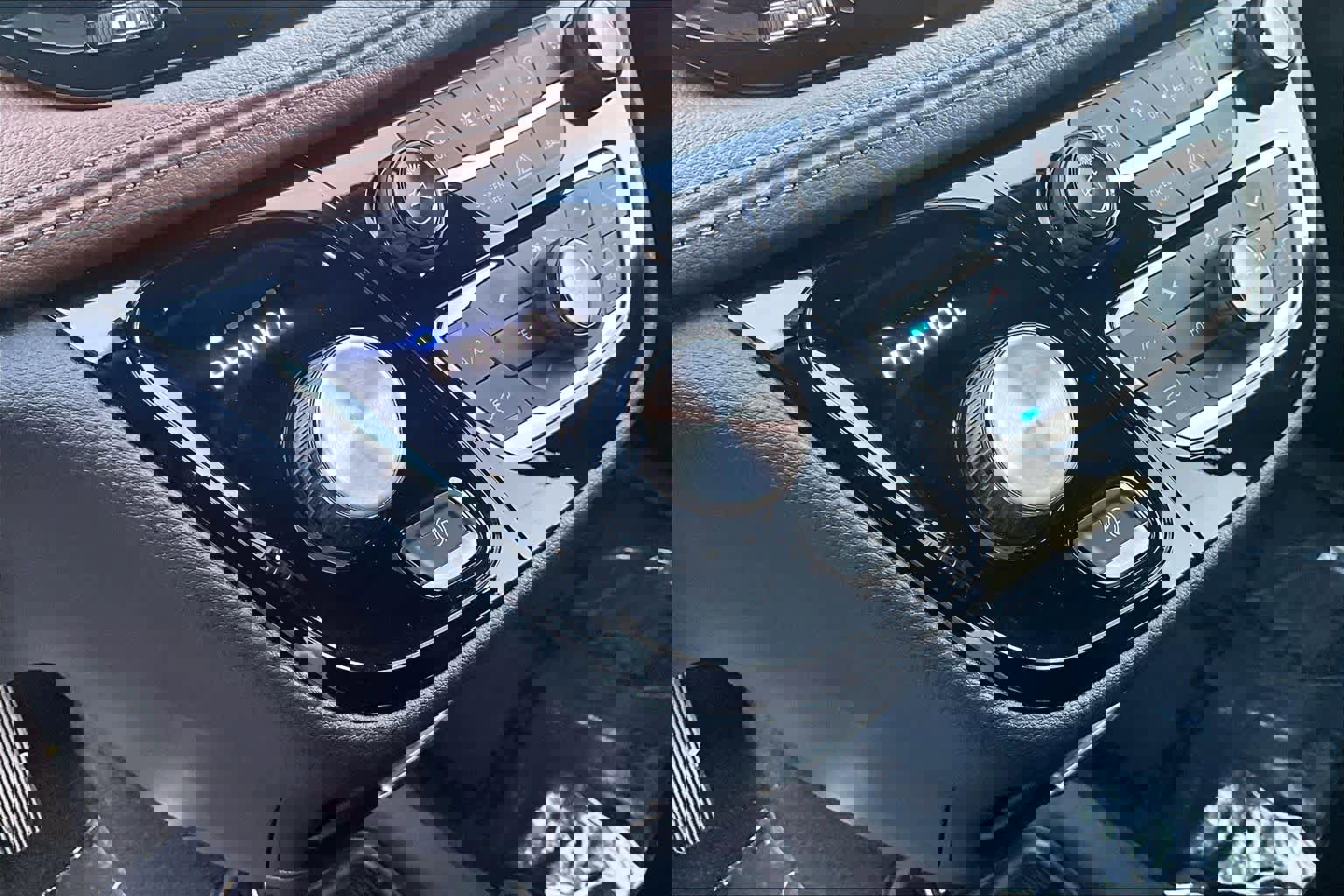 Used 2017 Chrysler Pacifica Limited FWD image 17