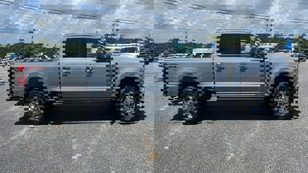 Used 2025 Ford F250 Lariat w/ Chrome Package image 4